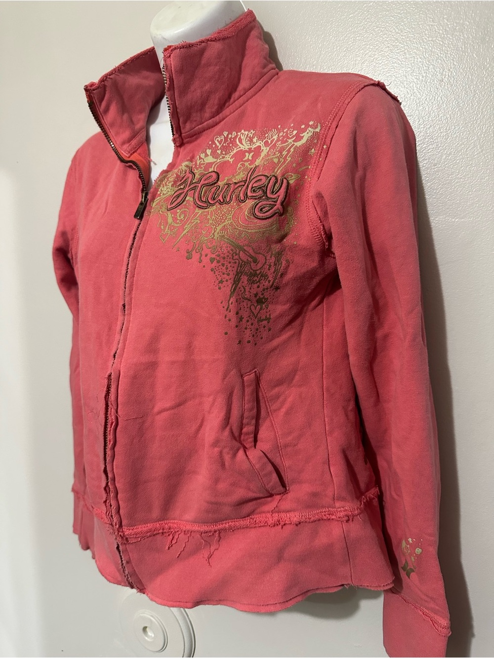 Hurley Coral Zip‑Up Hoodie Medium – Distressed Surf Style with Gold Graphic
